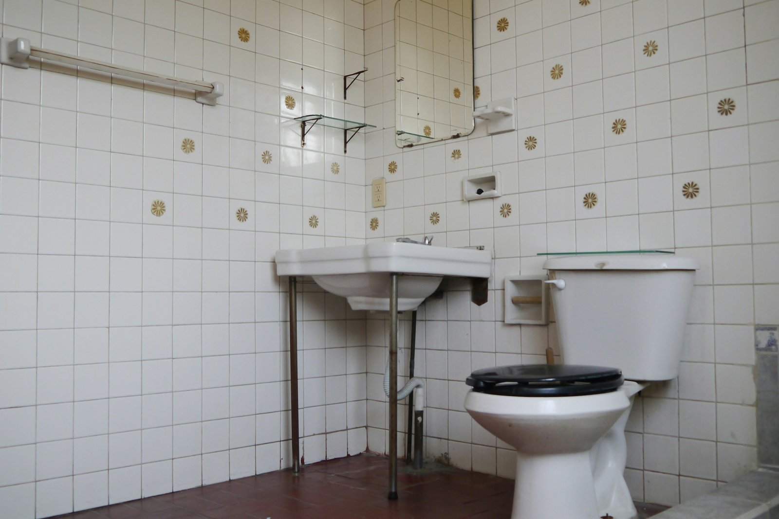 Toilettenspülkasten im Badezimmer