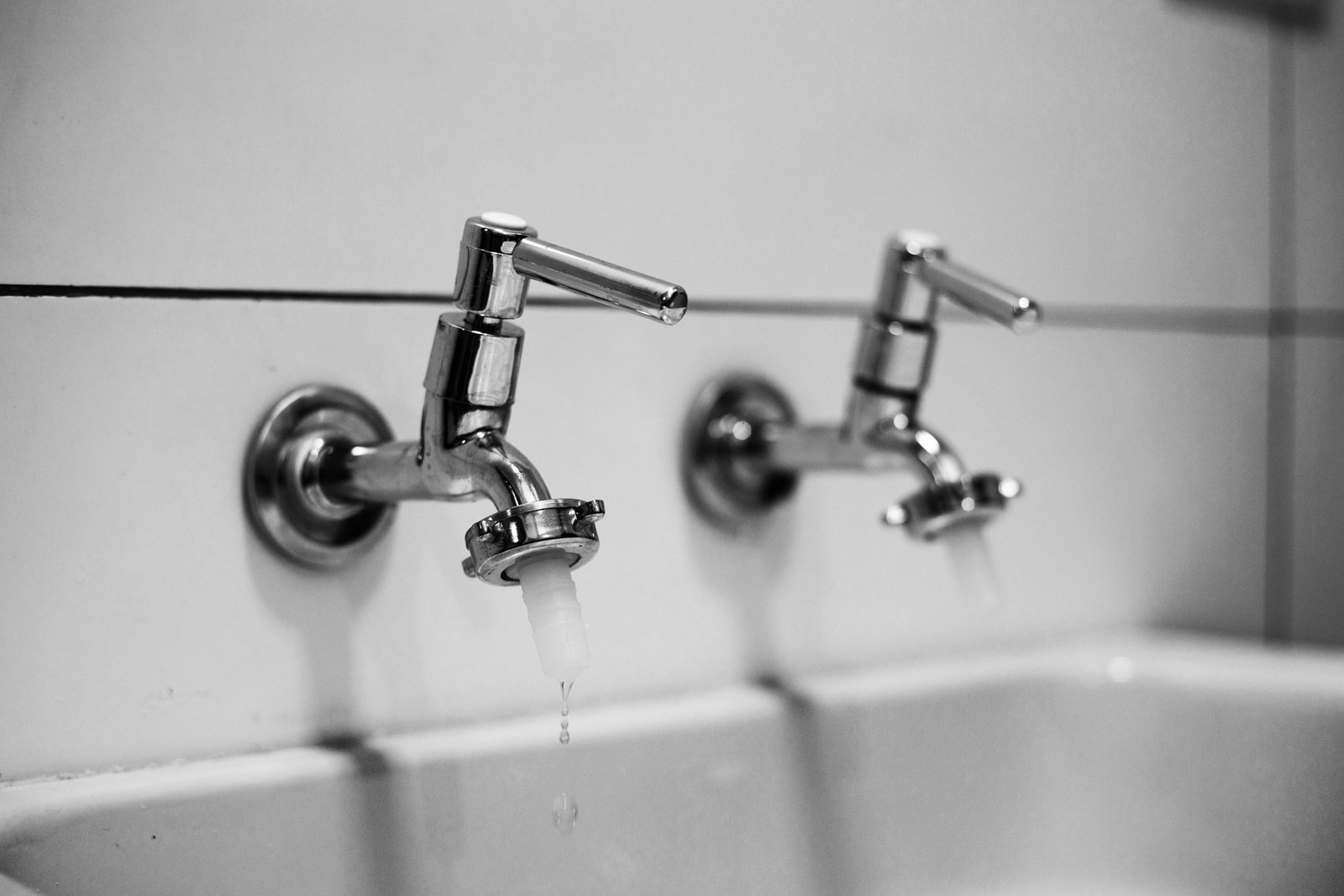 Wasserhahn mit laufendem Wasser