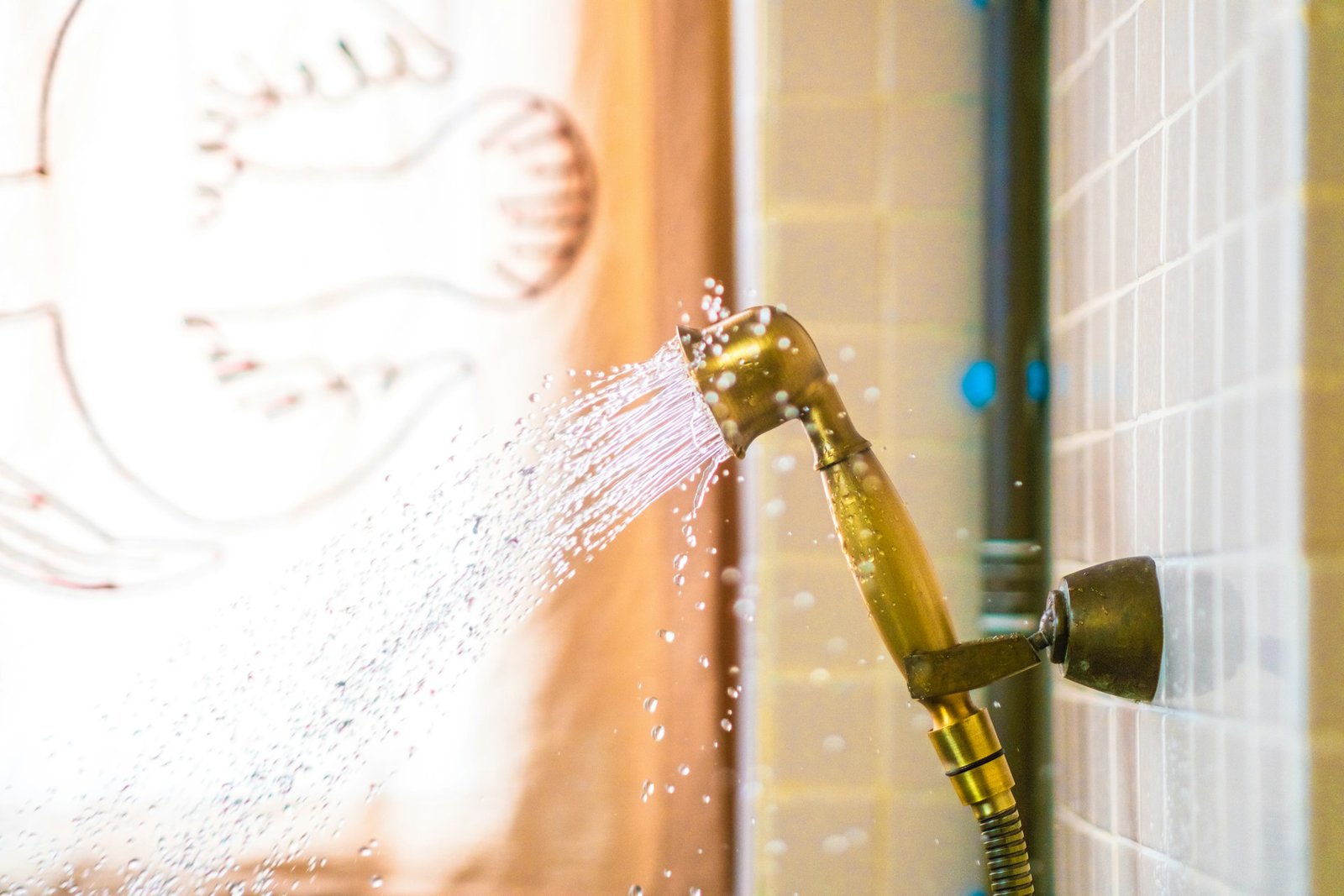 Dusche mit laufendem Wasser